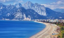 Antalya 7,5 Milyon Turist Eşiğini Geçti: Hedef 17 Milyon!