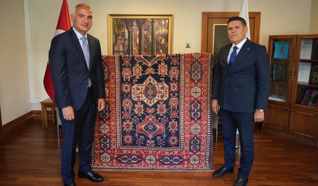 Uşak Halısı; 5 Asırlık Osmanlı Zarafeti Yuvaya Döndü