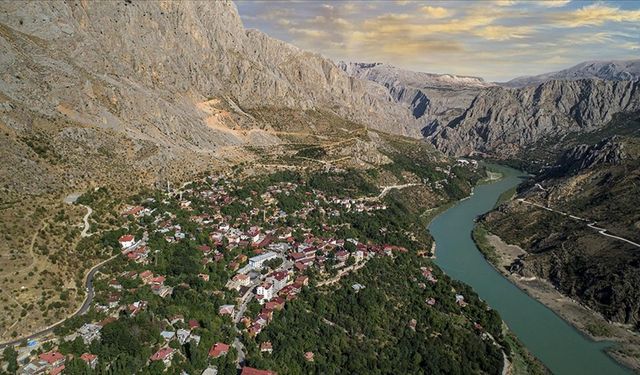 Kemaliye'de Dut Ağacından Otel Yatırımına: Turizm Canlanıyor
