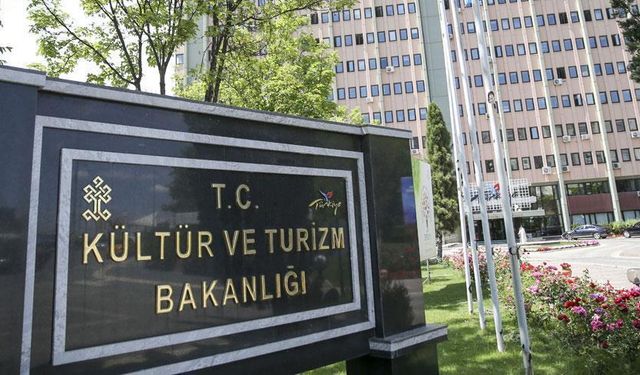 Yangın Üzerinden 'Otel' İftirasına Bakanlıktan Net Yalanlama