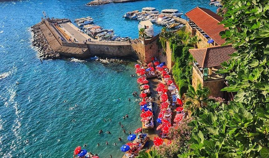 Antalya'da Skandal Plaj İşletmesi: Kişi Başı 1000 TL Ücret
