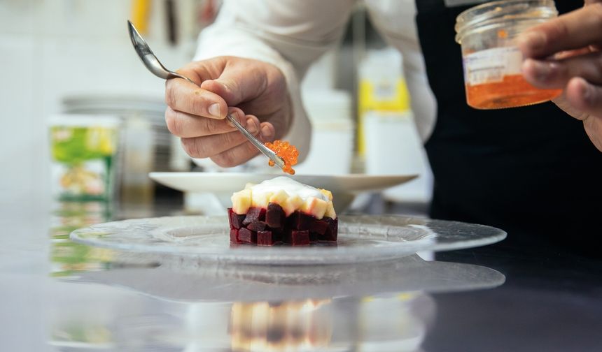 Yaz Tatilinde Gönüllü Gastronomi Dersleri: Öğrencilerin Becerileri Gelişiyor
