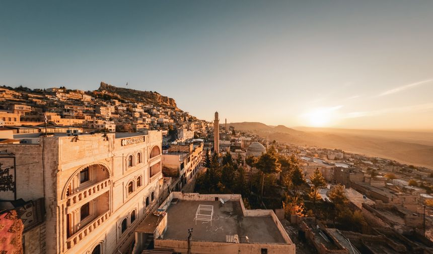 Kavurucu Sıcaklar Mardin Turizmini Vurdu: Tarihi Sokaklar Sessizliğe Büründü