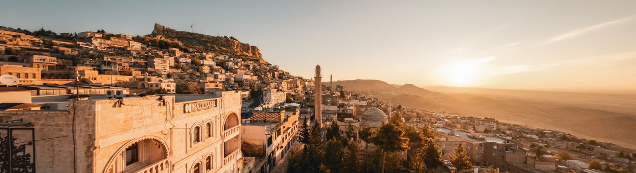 Kavurucu Sıcaklar Mardin Turizmini Vurdu: Tarihi Sokaklar Sessizliğe Büründü